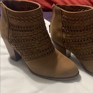 Ankle boots with small heel